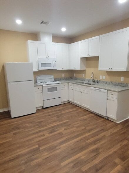 2107 24th St N in Texas City, TX - Foto de edificio - Building Photo