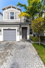 4813 NW 48th Terrace in Tamarac, FL - Building Photo - Building Photo