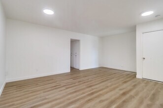 8650 Hurlbut St in San Diego, CA - Building Photo - Building Photo