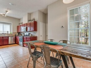 14608 Town Hill Dr in Austin, TX - Foto de edificio - Building Photo