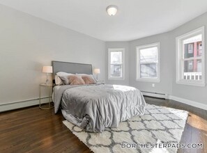 21 Rowell St, Unit 3 in Boston, MA - Building Photo - Building Photo