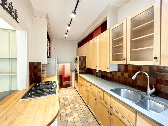 242 Walnut St in Brookline, MA - Building Photo - Building Photo