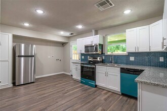 7921 Cook Rd in Houston, TX - Building Photo - Building Photo