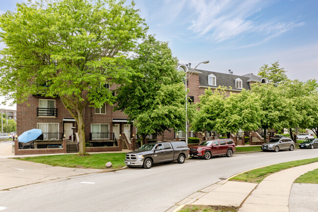 815 Pearson St in Des Plaines, IL - Foto de edificio - Building Photo