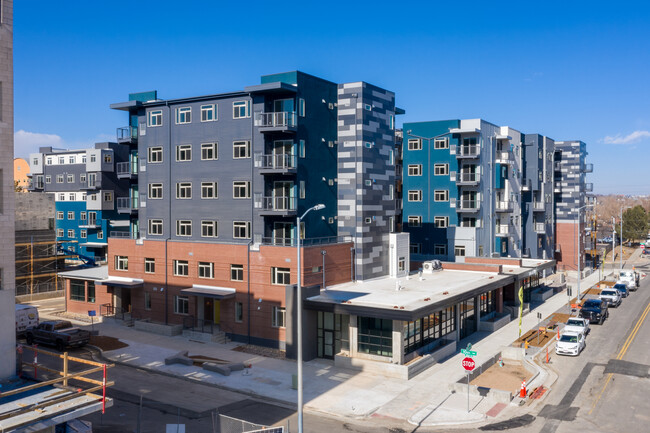 Gateway North in Denver, CO - Foto de edificio - Building Photo