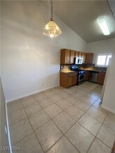 2101 Jade Creek St in Las Vegas, NV - Building Photo - Building Photo