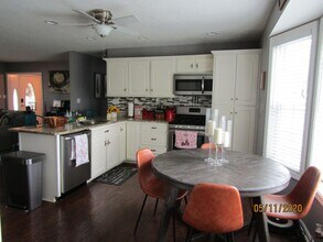 802 Greenview Cir in Elizabethtown, KY - Building Photo - Building Photo