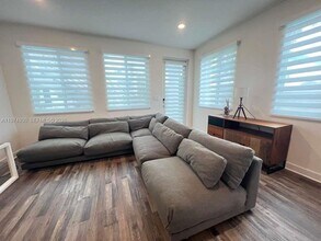 10229 NW 64th Terrace in Doral, FL - Building Photo - Building Photo