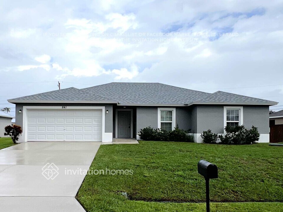 841 SW Kappa Ave in Port St. Lucie, FL - Building Photo