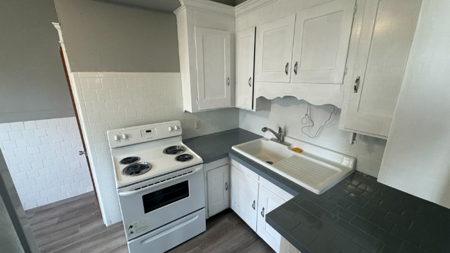 38 Pengrove St in Cranston, RI - Foto de edificio - Building Photo