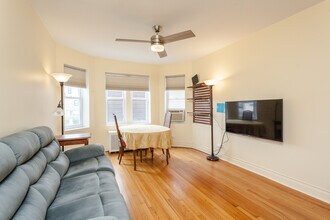 2837.5 N Sawyer Ave in Chicago, IL - Building Photo - Building Photo