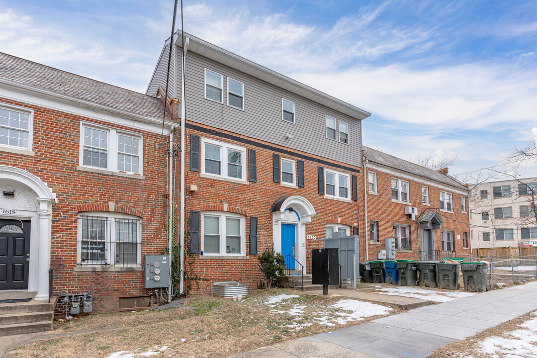 1622 18th St SE in Washington, DC - Building Photo