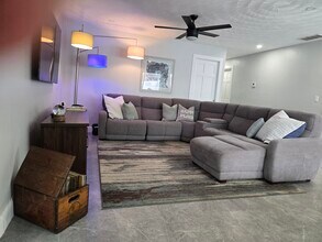 1634 NE 4th Pl, Unit Apt #4 in Fort Lauderdale, FL - Foto de edificio - Building Photo