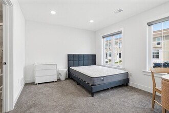 4009 Cottage Wy in Bridgeville, PA - Foto de edificio - Building Photo