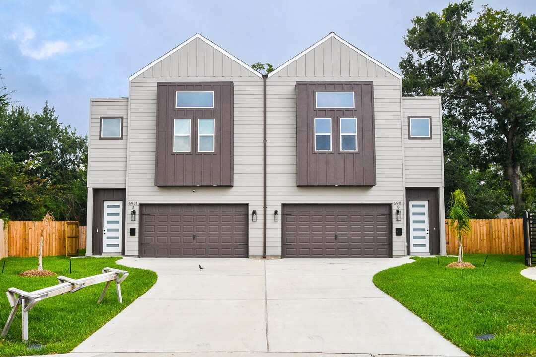 5901 Crest Ct in Houston, TX - Building Photo