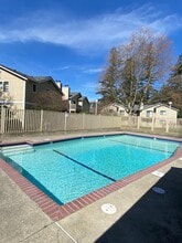 Fairway Lane Apartments in Bremerton, WA - Foto de edificio - Building Photo