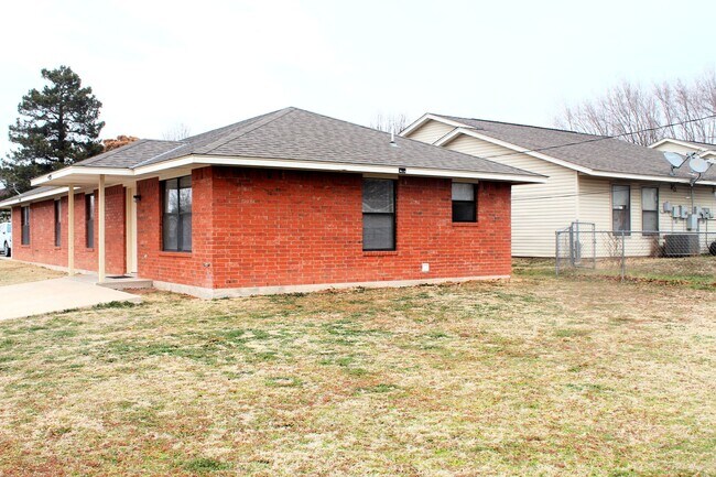 1916 SW E Ave in Lawton, OK - Building Photo - Building Photo