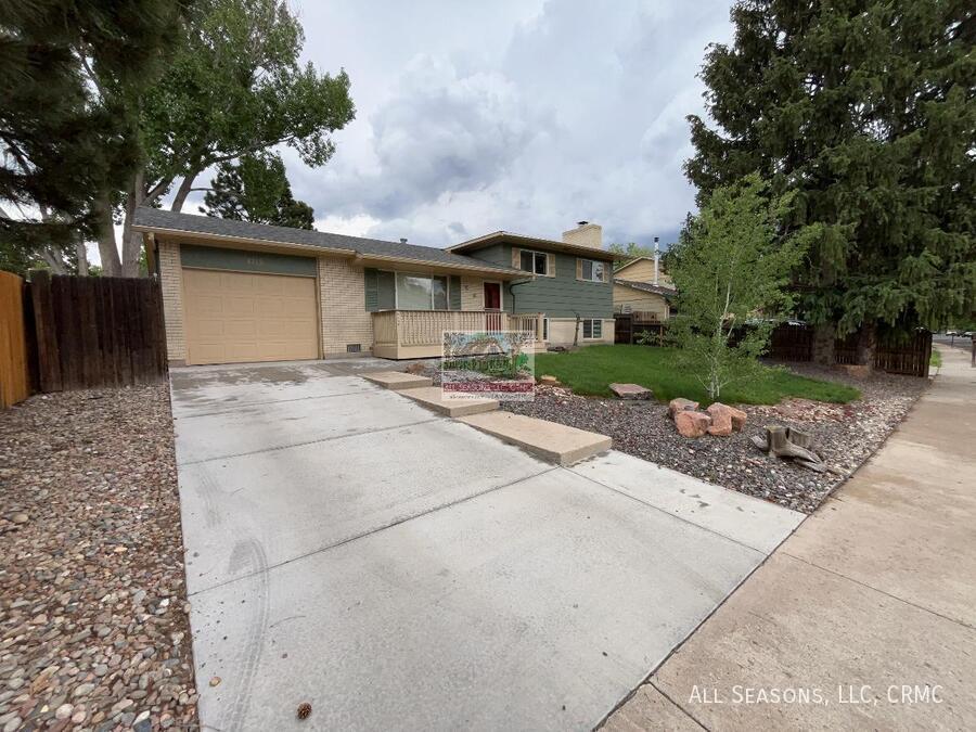 4715 La Cresta Dr in Colorado Springs, CO - Building Photo