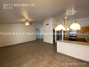 8047 S New Abbey Dr in Tucson, AZ - Building Photo - Building Photo