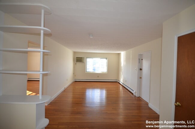 339 Massachusetts Ave, Unit 10 in Arlington, MA - Building Photo - Building Photo