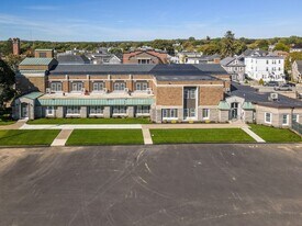 241 W 6th St in Lowell, MA - Building Photo