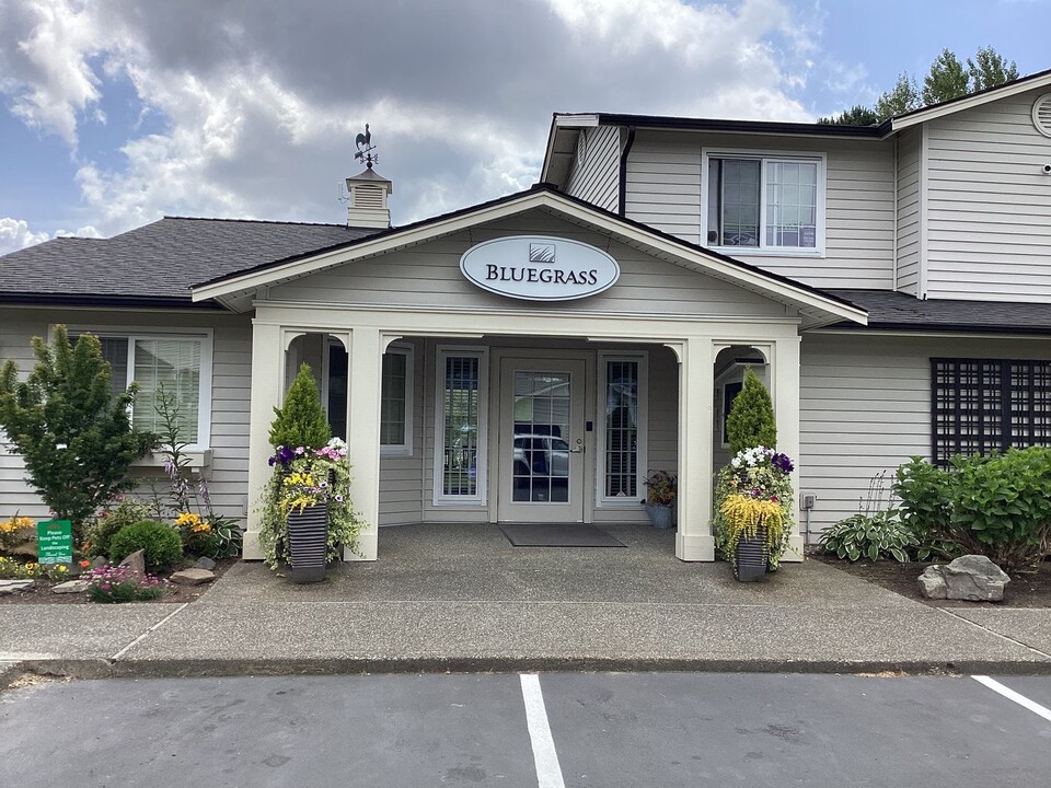 12404 E Gibson Rd in Everett, WA - Foto de edificio