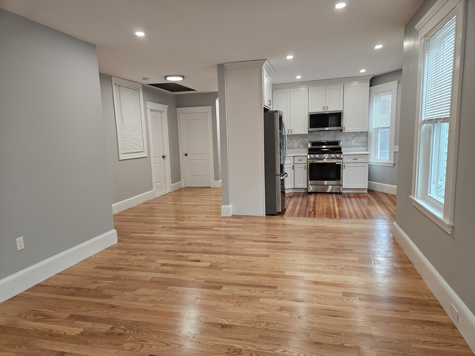 6 Edwin St, Unit 3 in Brookline, MA - Building Photo