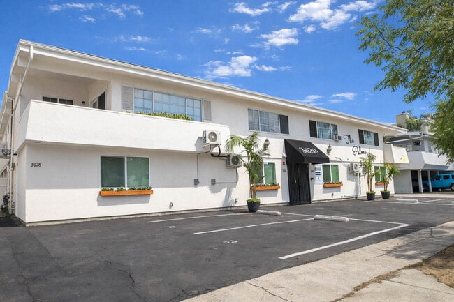 3630 Midvale Ave in Los Angeles, CA - Foto de edificio - Building Photo