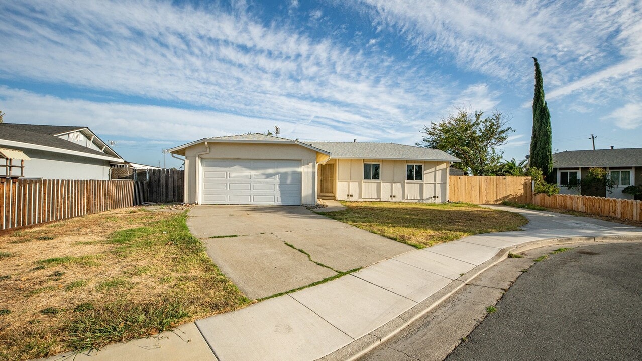 265 Yosemite Dr in Rio Vista, CA - Building Photo