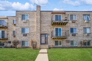 404 Inland Dr in Wheeling, IL - Building Photo