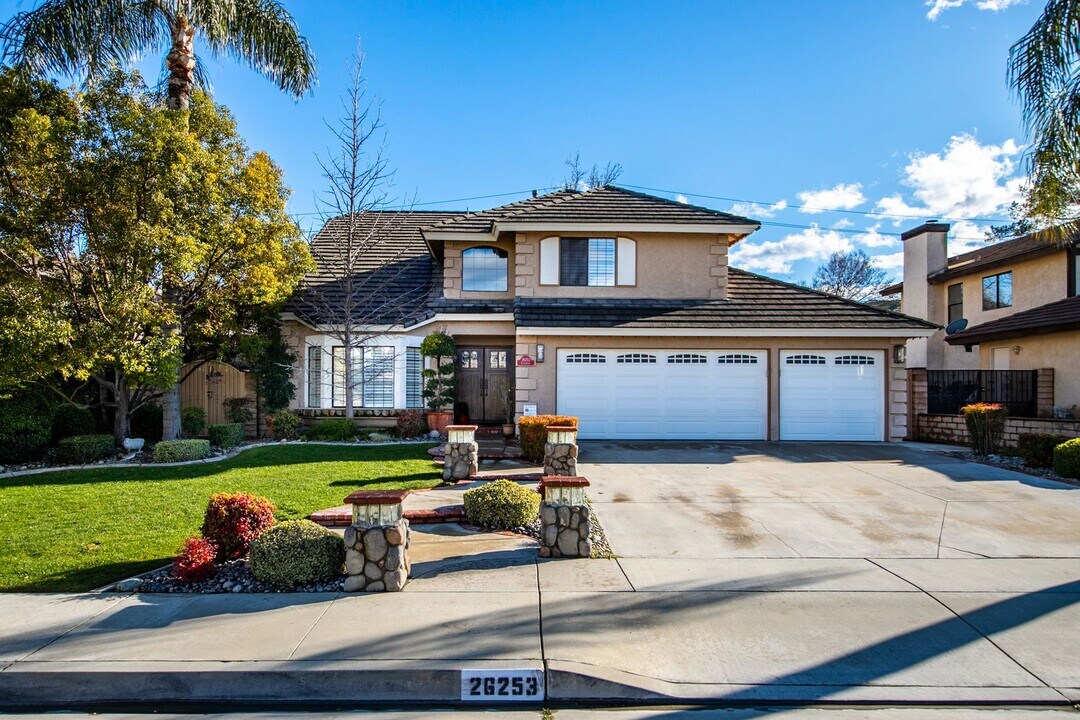 26253 Cresthaven Ct in Loma Linda, CA - Building Photo