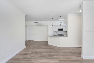 9142 Lake Chase Island Way in Tampa, FL - Building Photo - Building Photo
