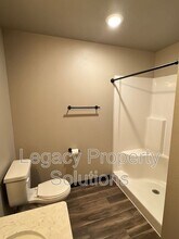 226 E Greenfield Ln in Bismarck, ND - Building Photo - Building Photo