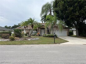 385 Ashbury Way in Naples, FL - Building Photo