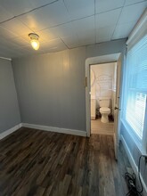 9 Lake Ave, Unit 2nd floor front in Binghamton, NY - Foto de edificio - Building Photo