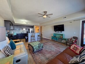 221 E 5th St in Cedar Falls, IA - Building Photo - Building Photo