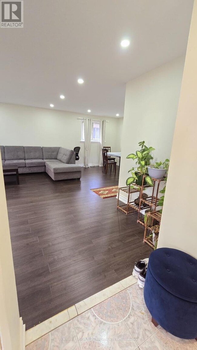 22 Murchison Crescent in Toronto, ON - Building Photo - Building Photo