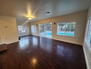 16029 Jersey St, Unit 16027 in Granada Hills, CA - Building Photo - Building Photo
