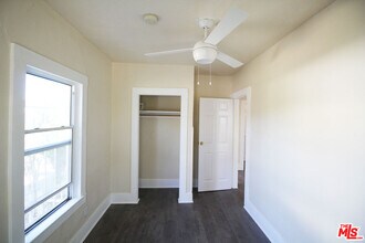 566 N Juanita Ave in Los Angeles, CA - Building Photo - Building Photo