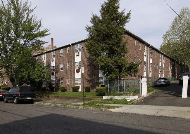 Watchung Gardens in Belleville, NJ - Foto de edificio - Building Photo