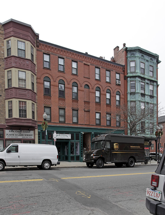377-379 W Broadway in Boston, MA - Foto de edificio
