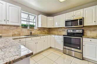 1300 Farragut Dr N in St. Petersburg, FL - Building Photo - Building Photo