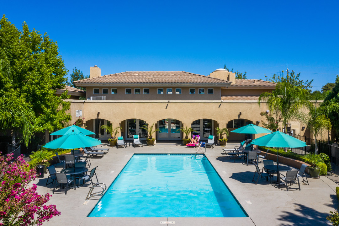 Vineyard Gate Apartments in Roseville, CA - Building Photo