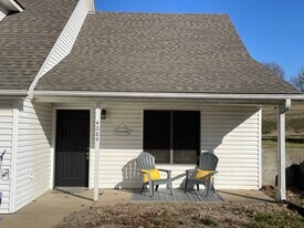 408 Summerset Dr in Weston, MO - Building Photo