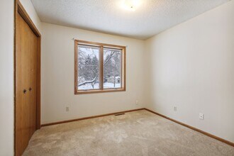 908 Gramsey Pl in Burnsville, MN - Building Photo - Building Photo