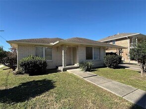 6134 Pontchartrain Blvd in New Orleans, LA - Building Photo - Building Photo