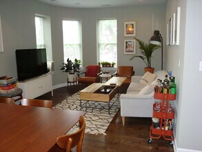 2800 W Logan Blvd in Chicago, IL - Building Photo - Building Photo