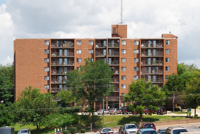 William Presser Tower in Akron, OH - Foto de edificio - Building Photo