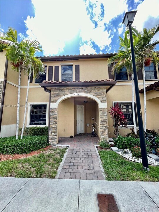 9336 W 33rd Ave in Hialeah Gardens, FL - Building Photo