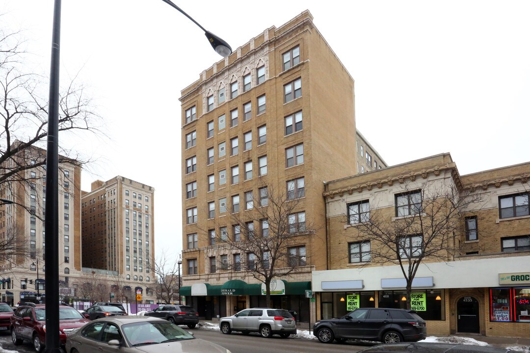 Emerald Tower in Chicago, IL - Building Photo